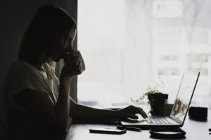 Protéger sa vue devant un ordinateur